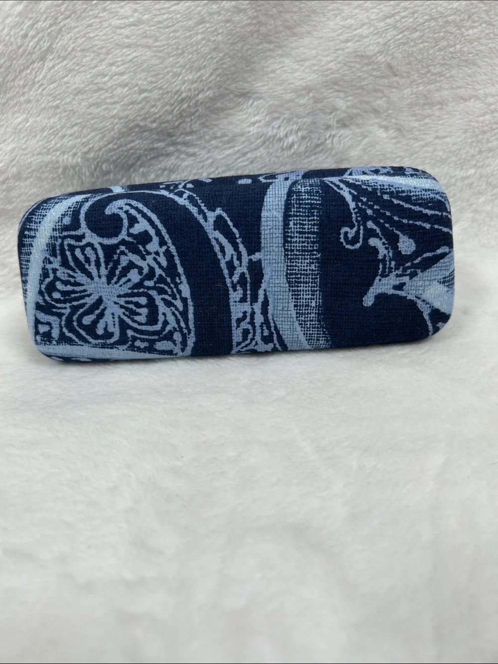Vera Bradley Clam Hard Shell Eyeglasses Case Sunglasses Blue Paisley